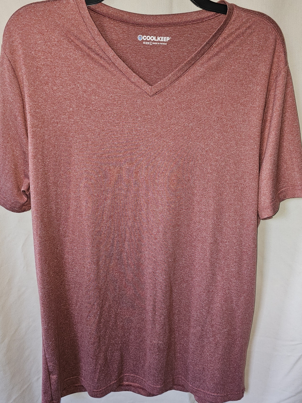 COOLKEEP Men’s V-Neck Short Sleeve Tee in Light Heather Burgundy